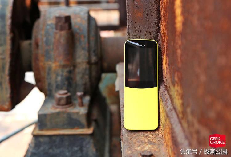 图赏丨斜面、滑盖，Nokia8110 4g复刻是不是给你返回了20年前？