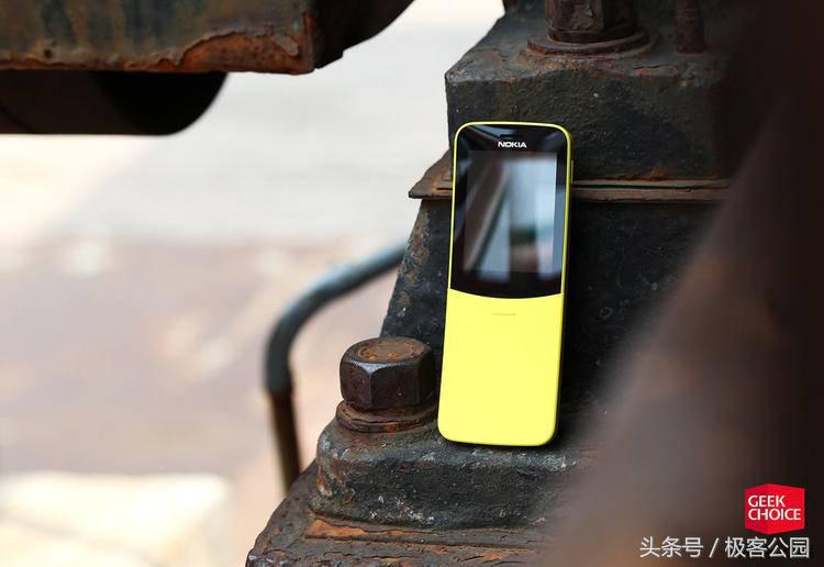 图赏丨斜面、滑盖，Nokia8110 4g复刻是不是给你返回了20年前？