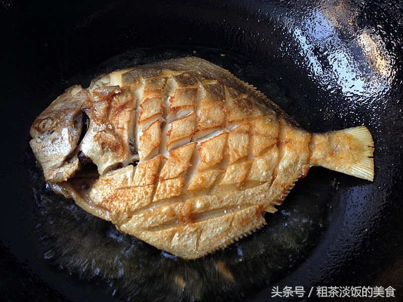 铁锅炒菜粘锅不用愁，有了这一招，分分钟变成不粘锅，简单又好使