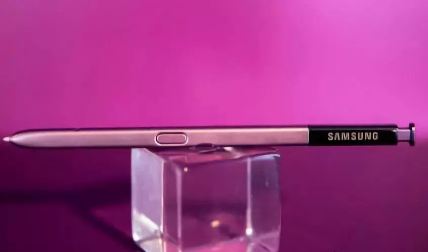 三星公布史上最牛价格昂贵的手机上，力扛新iPhone