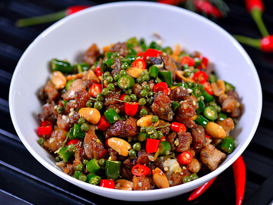 中国十道最辣代表菜，一口辣到你心火烧，你能连续吃几道