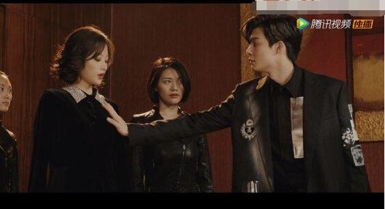 解雨臣人皮面具套路尹南风，霍有雪被假副官袭胸