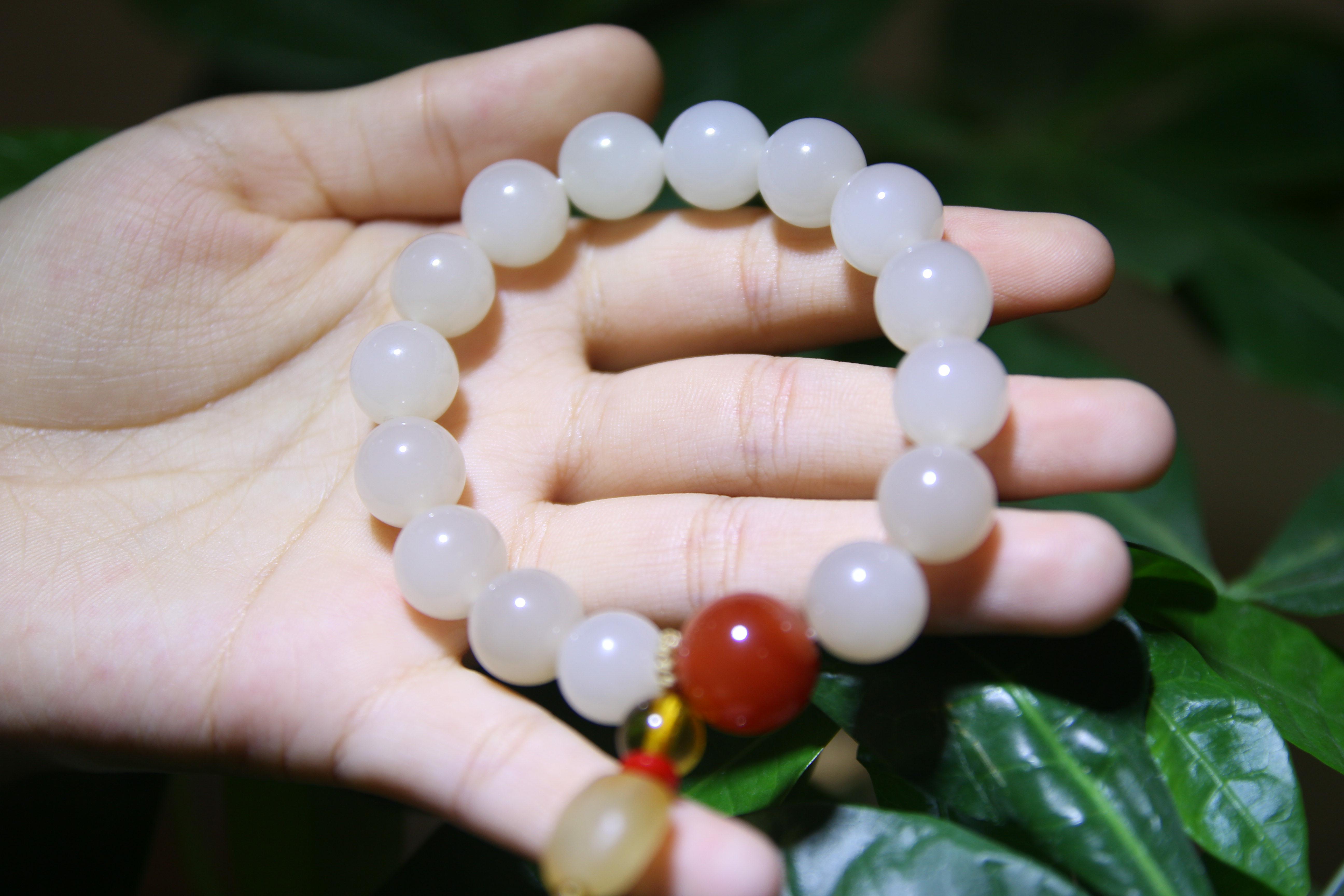 「藕粉单圈手串」和田玉极品藕粉手串(和田玉108手串搭配图片) 第3张