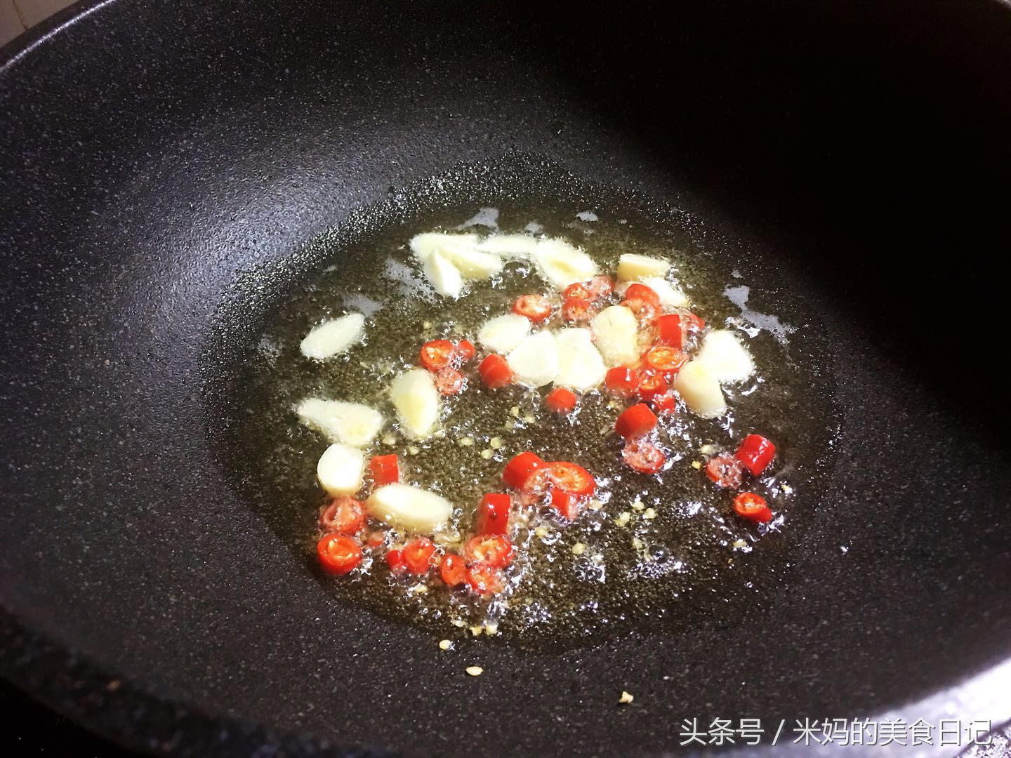 图片[7]-鸭血炒韭菜做法步骤图 十分钟就上桌比吃肉过瘾-起舞食谱网