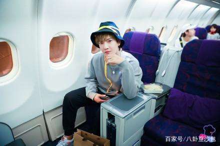 Zhu Zhengting Australia is annoyed by white man female, follow a staff member to sell journey sheet to surround beat up vermicelli made from bean starch to be arrested