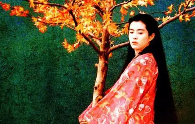 1990年王祖贤最高产,一年拍10部影片,最后一部造型最吓人