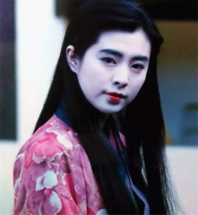 1990年王祖贤最高产,一年拍10部影片,最后一部造型最吓人