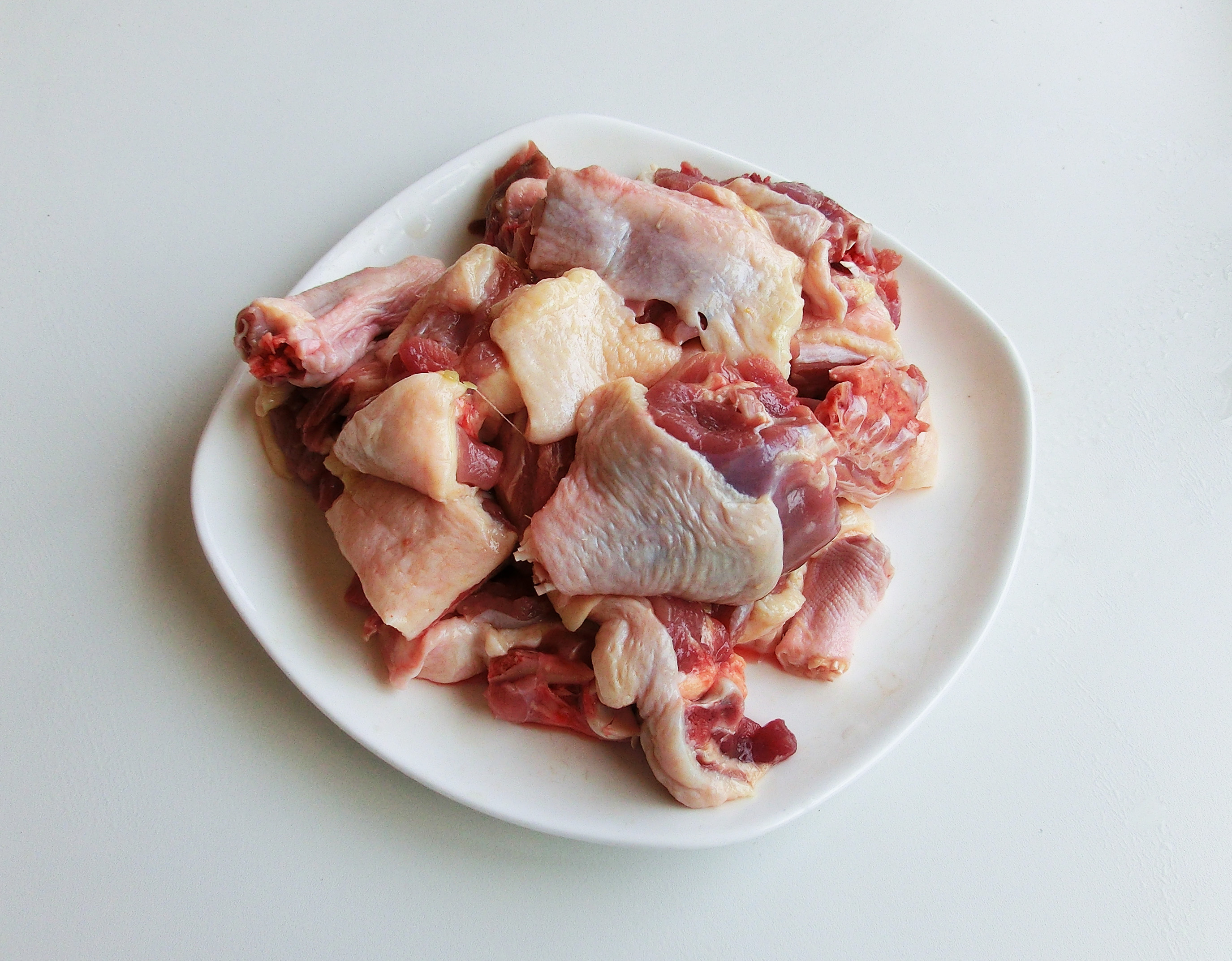 Duck meat has a strong fishy smell, with a handful of seasonings, I