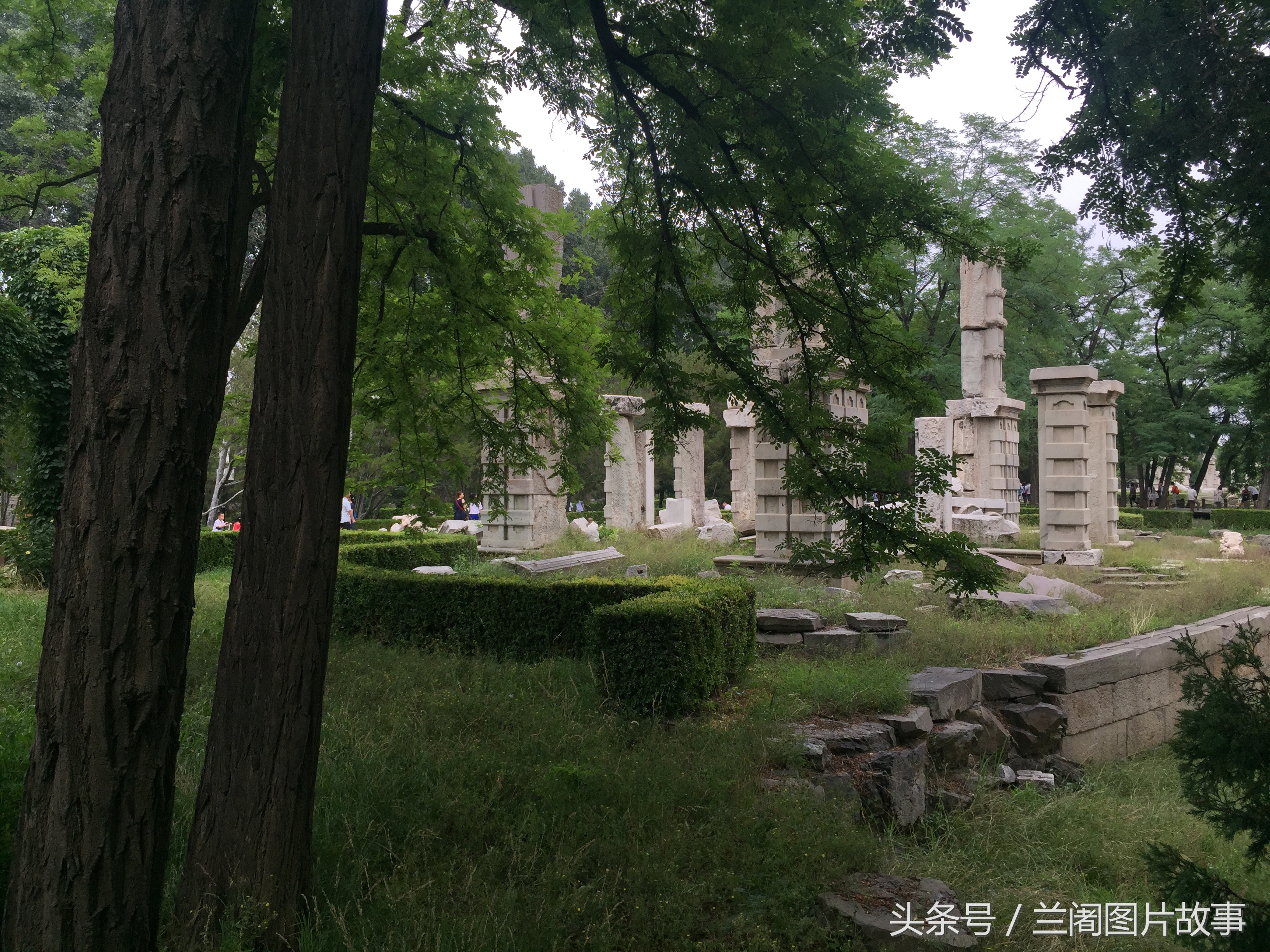 雨果说：“在世界的某个角落，有一个奇迹，这个奇迹叫圆明园”