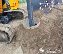 架空输电线路基础施工新型施工机具——旋挖钻机