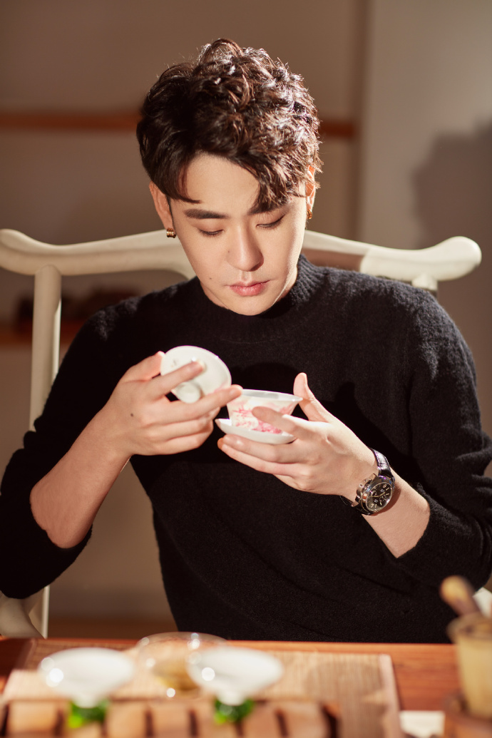 《毓贞》走出国门，饱受争议的张云雷他值得吗？