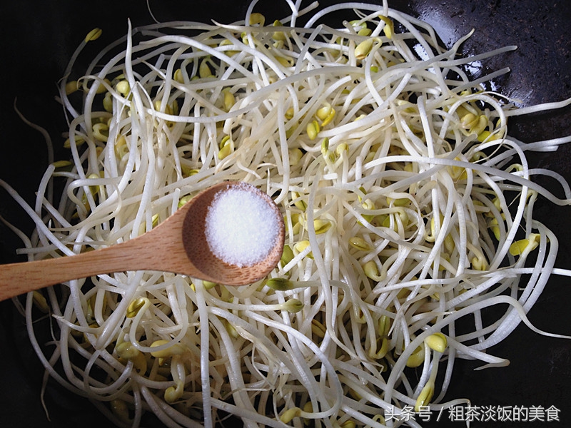 炒豆芽加了这一味，香辣开胃又下饭，2元钱炒一盘，好吃还不贵