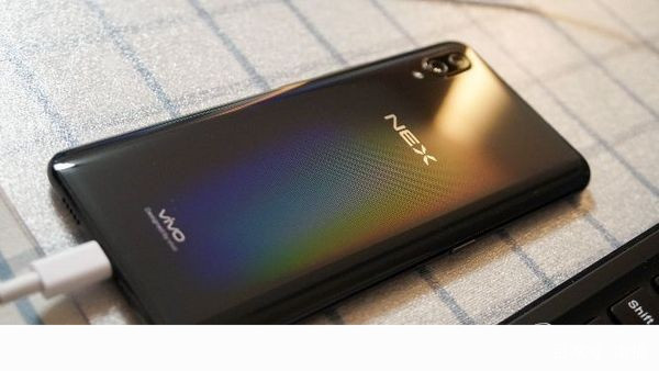 看一眼就决策下手 vivo NEX