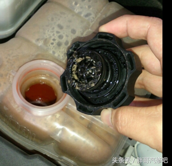 图片[1]_科鲁兹机油散热器漏油防冻液水壶里面全是机油泡沫_5a汽车网