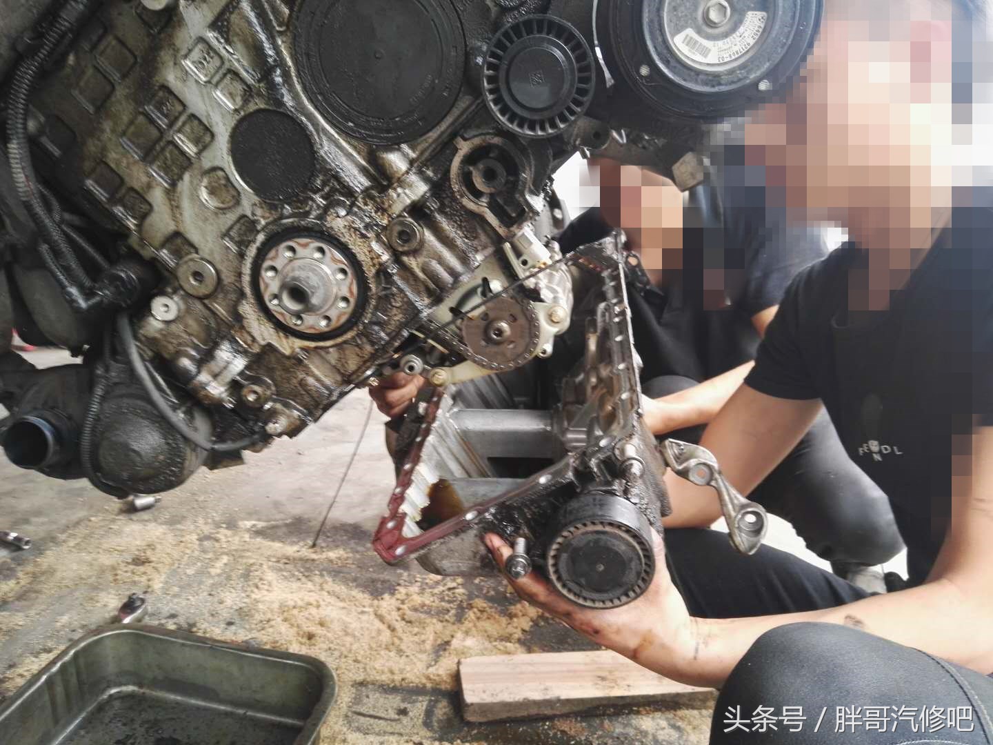 图片[10]_5年车龄的宝马发动机已经不是简单的渗油 维修起来很麻烦_5a汽车网