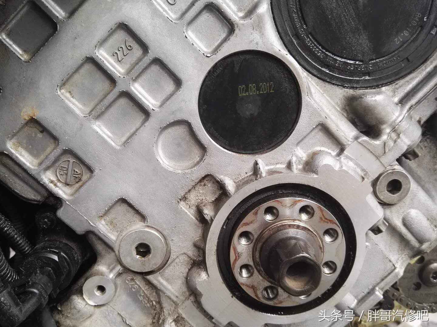 图片[16]_5年车龄的宝马发动机已经不是简单的渗油 维修起来很麻烦_5a汽车网