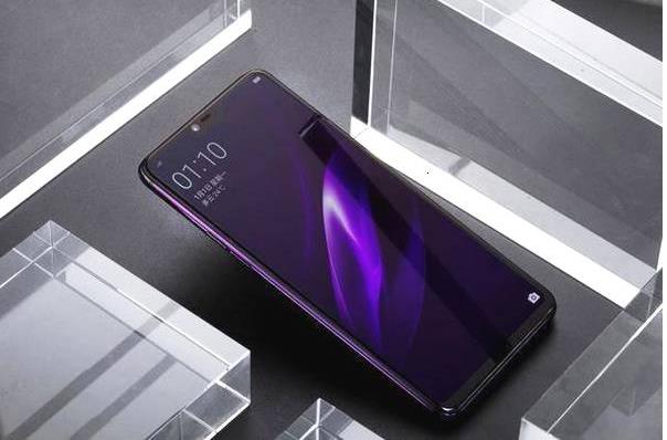 OPPO R17：选用幻色渐变色设计方案 长相出色