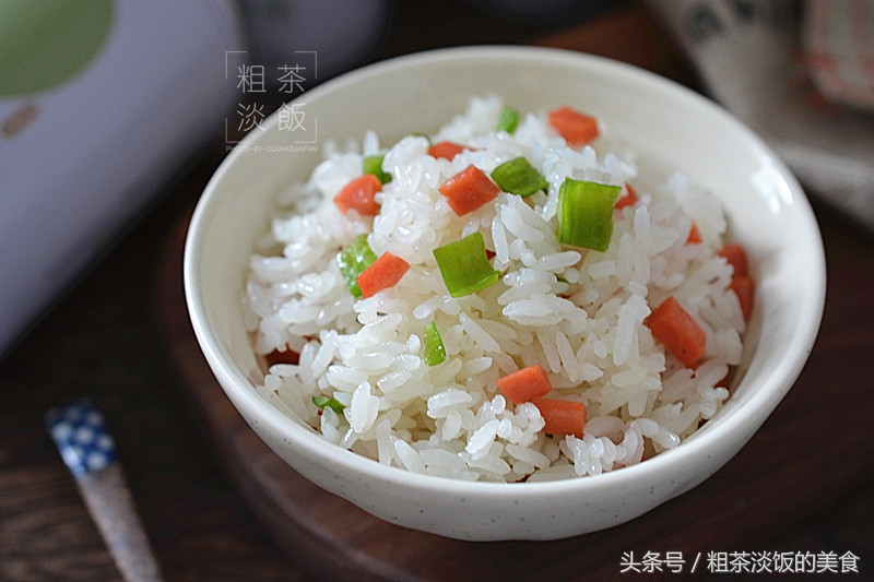 用这两样东西炒饭，不放鸡蛋都好吃，米饭粒粒分明有弹性，香极了