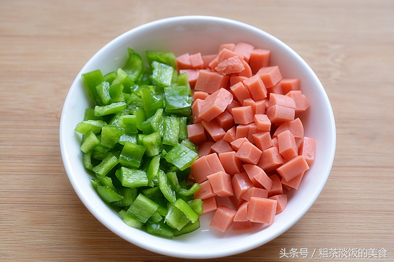 用这两样东西炒饭，不放鸡蛋都好吃，米饭粒粒分明有弹性，香极了