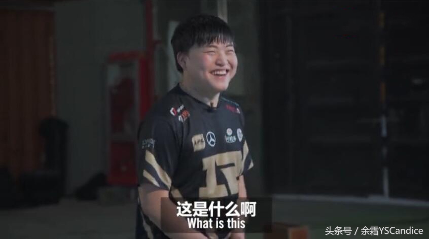 LOL全世界独一无二UZI/Faker手办，选手们看到后反应各不相同