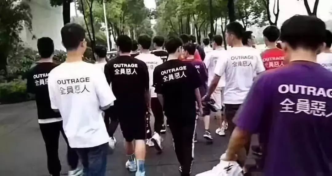 这么沙雕的“全员恶人”表情包，到底是怎么火起来的？
