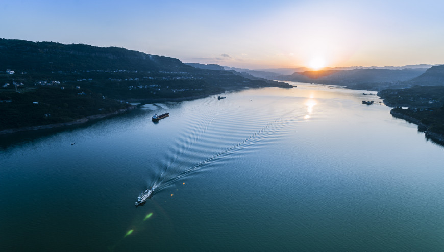 江河湖海、亭台楼阁、崇山峻岭：12首诗词，见证祖国大好河山