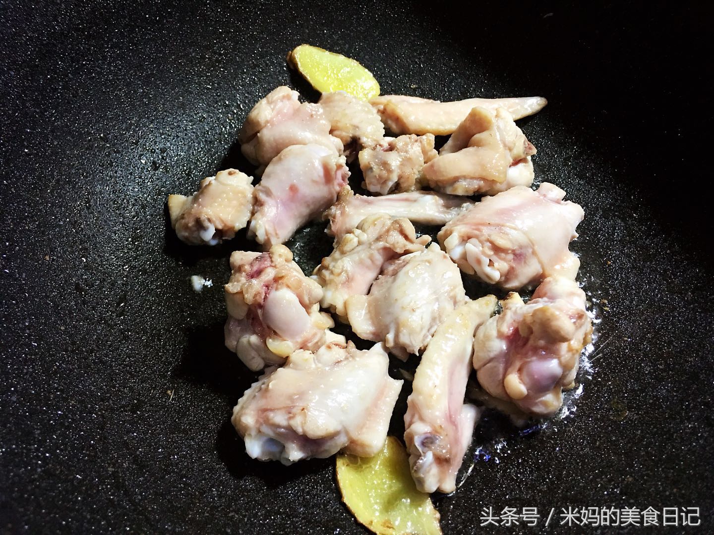 图片[8]-香菇炒鸡翅做法步骤图 我家每周都吃几次又香又下饭-起舞食谱网
