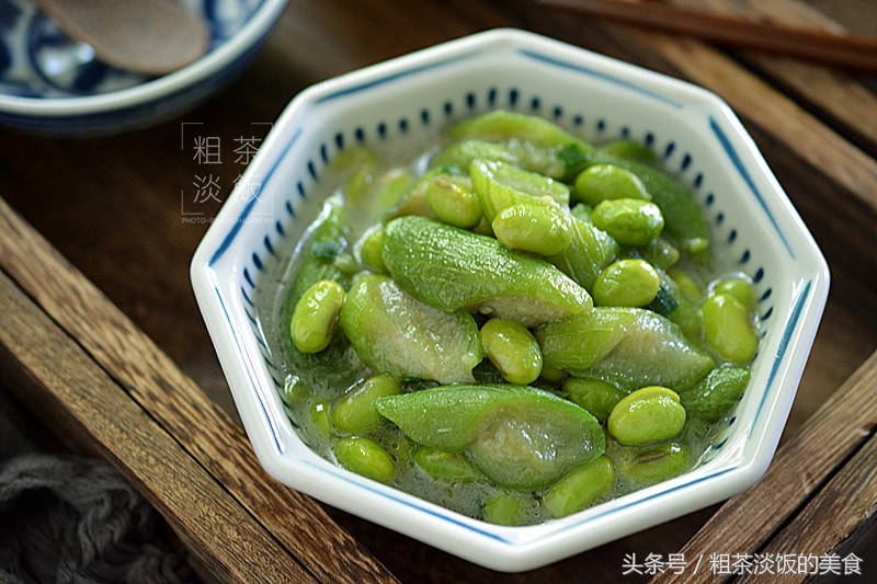 这两样菜很普通，搭配在一起，味道鲜美还能增强免疫力，我家常吃