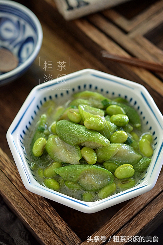 这两样菜很普通，搭配在一起，味道鲜美还能增强免疫力，我家常吃