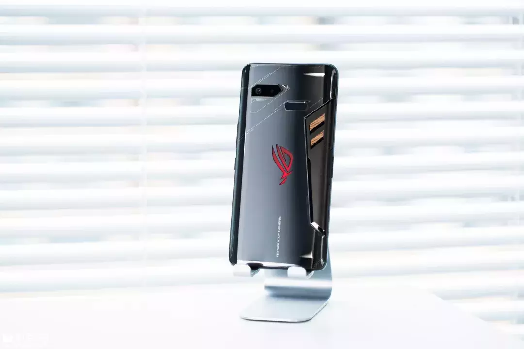 华硕ROG Phone深度体验:不要被“败家之眼”蒙蔽了双眼