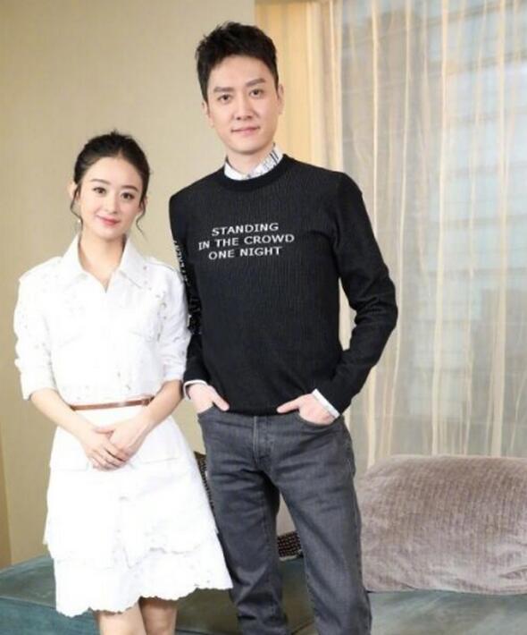 赵丽颖朋友圈晒出与冯绍峰恩爱照，从身后环抱老公的画面超甜腻！