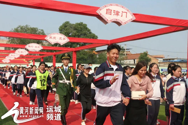 運(yùn)城龍翔實(shí)驗(yàn)中學(xué)好不好?舉行首屆成人禮(圖2) 運(yùn)城龍翔實(shí)驗(yàn)中學(xué)好不好?舉行首屆成人禮(圖2)