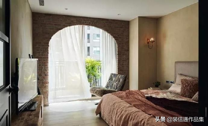 木+红砖+金属家具的110㎡三室一厅，怀旧摩登风扑面而来