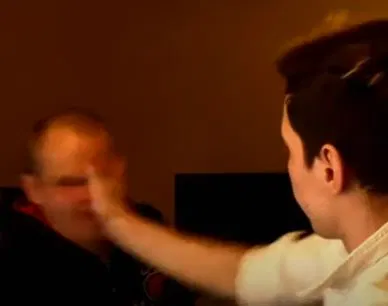 丧心病狂！俄网红直播活活冻死怀孕女友，观众却在叫好打赏？