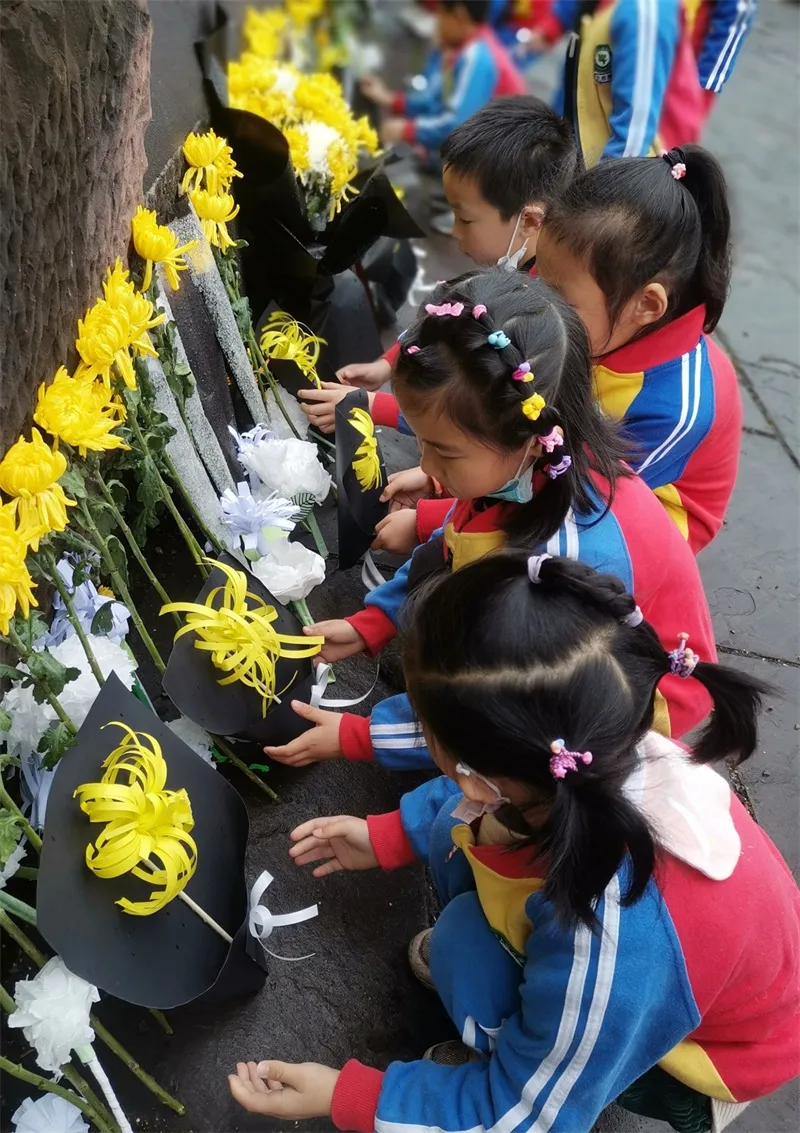 缅怀先烈敬英雄 融情寄思话清明——广元市树人幼儿园开展清明节主题教育活动