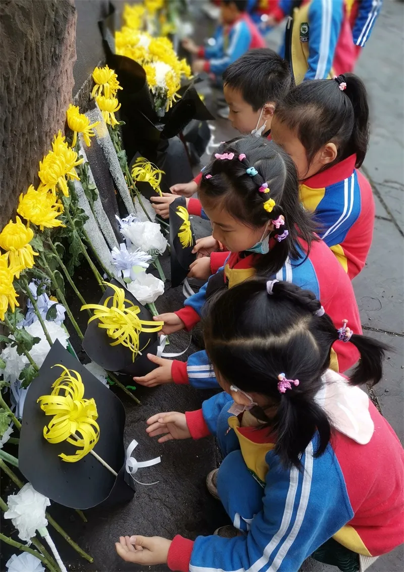 四川省民生研究会新媒体中心-官网 缅怀先烈敬英雄 融情寄思话清明——广元市树人幼儿园开展清明节主题教育活动