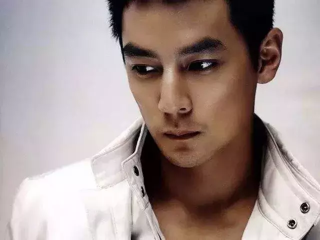吴彦祖六大反派角色,三部和成龙合作,最后一部完全看不到脸