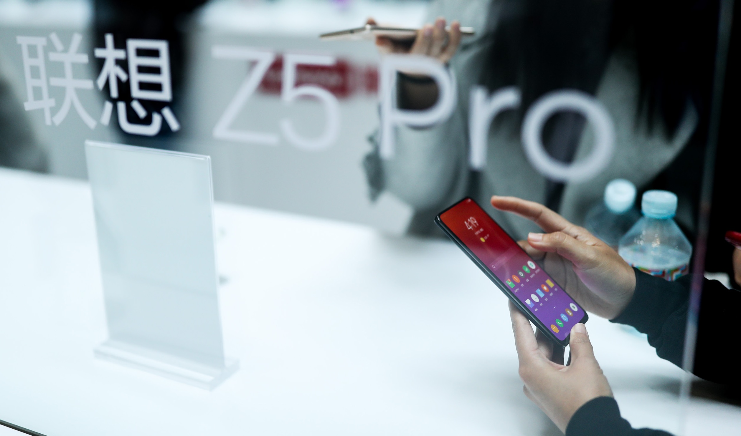 最划算滑屏手机上想到Z5 Pro公布，三款滑屏全屏手机集齐你选谁？