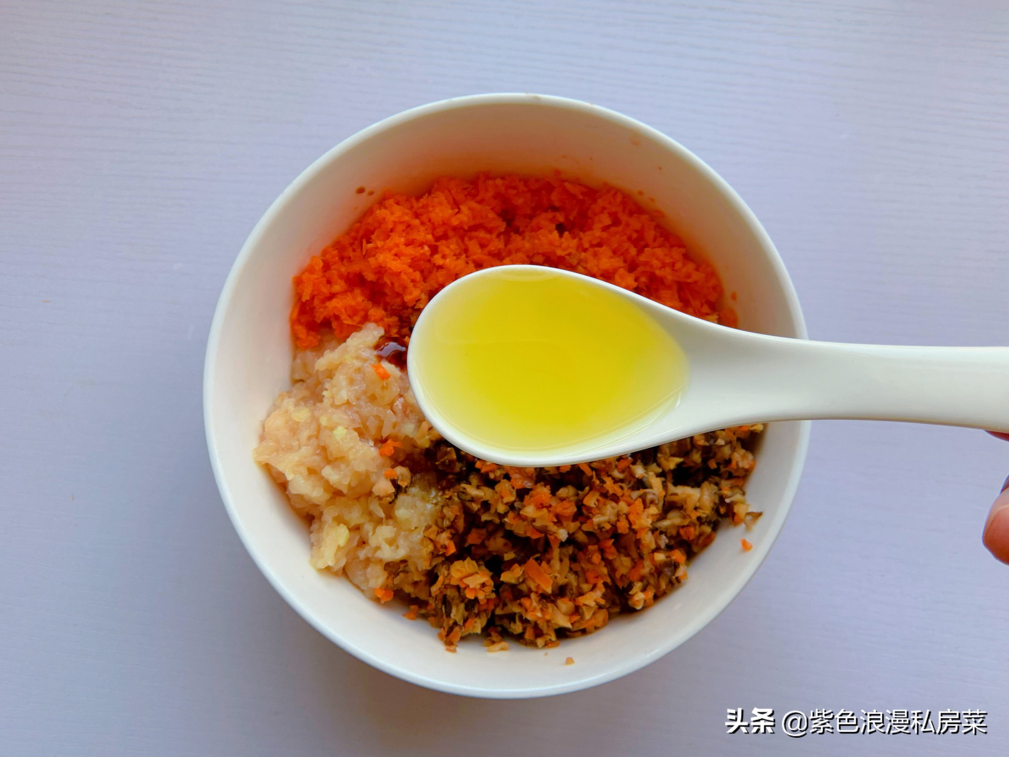 餛飩皮新吃法，搭配雞肉和蔬菜，低脂美味特解饞，減肥也能大口吃