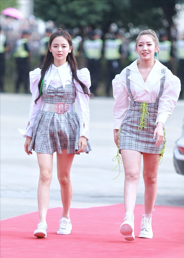 低学历爱豆的故事：光鲜亮丽的偶像，其实只是