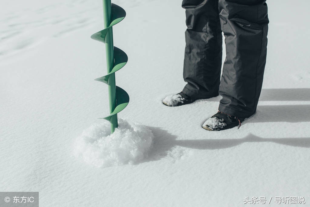大雪纷飞，冰冻三尺，快来享受东北冬天穿冰垂钓的乐趣吧！