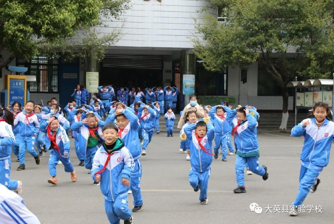 大英县实验学校：温风三月，礼教人生
