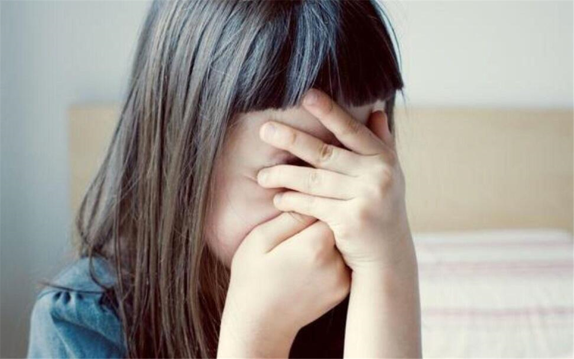 张柏芝晒儿子合照，被错认成谢霆锋：差点以为是世纪大复合