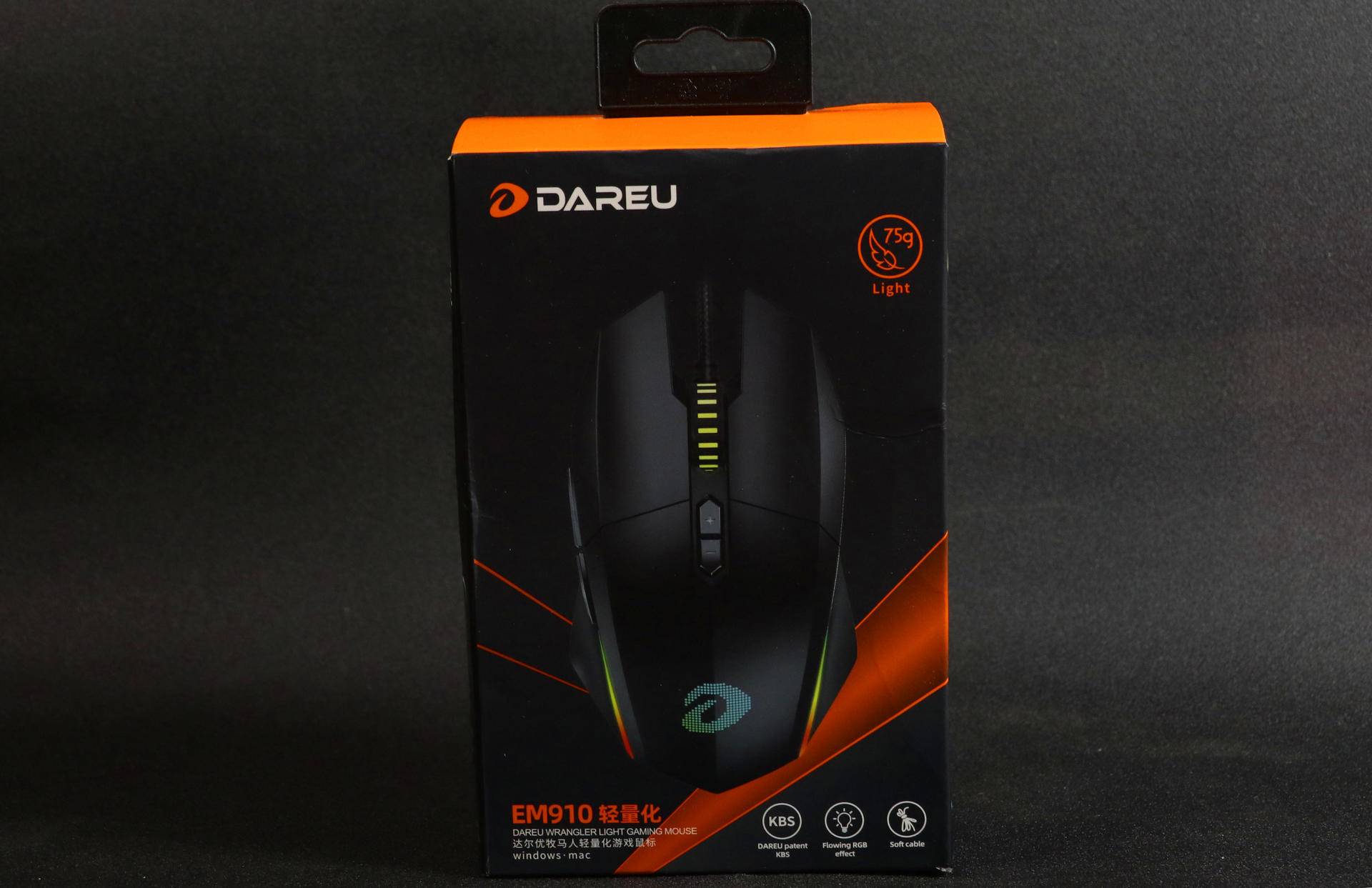 手感好，还很轻。体验达尔优牧马人EM910轻量化鼠标