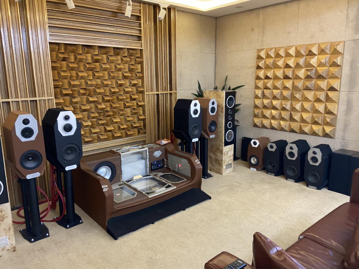 一个专业的汽车音响改装店是怎样的？