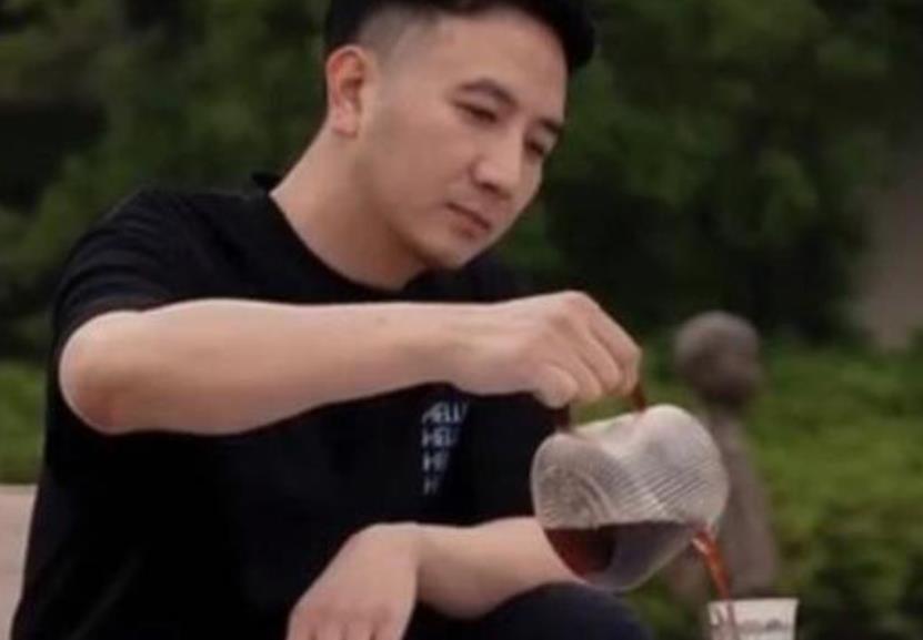 啥情况？曝林生斌与女儿罕见露面，女儿暖暖已经长大了不少