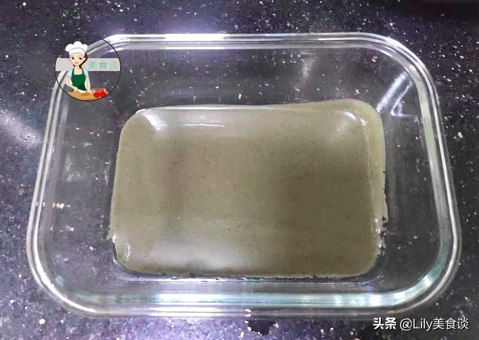 夏天，这蒸糕常做给家人吃，一拌一蒸，爽滑筋道香甜，营养不上火