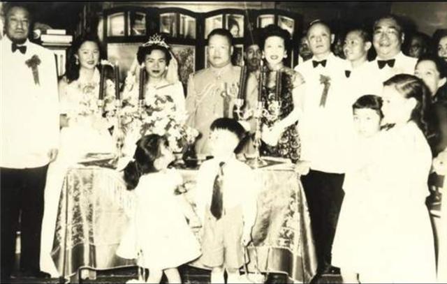 马步芳的独生子，20岁就当上军长，晚年为汶川灾