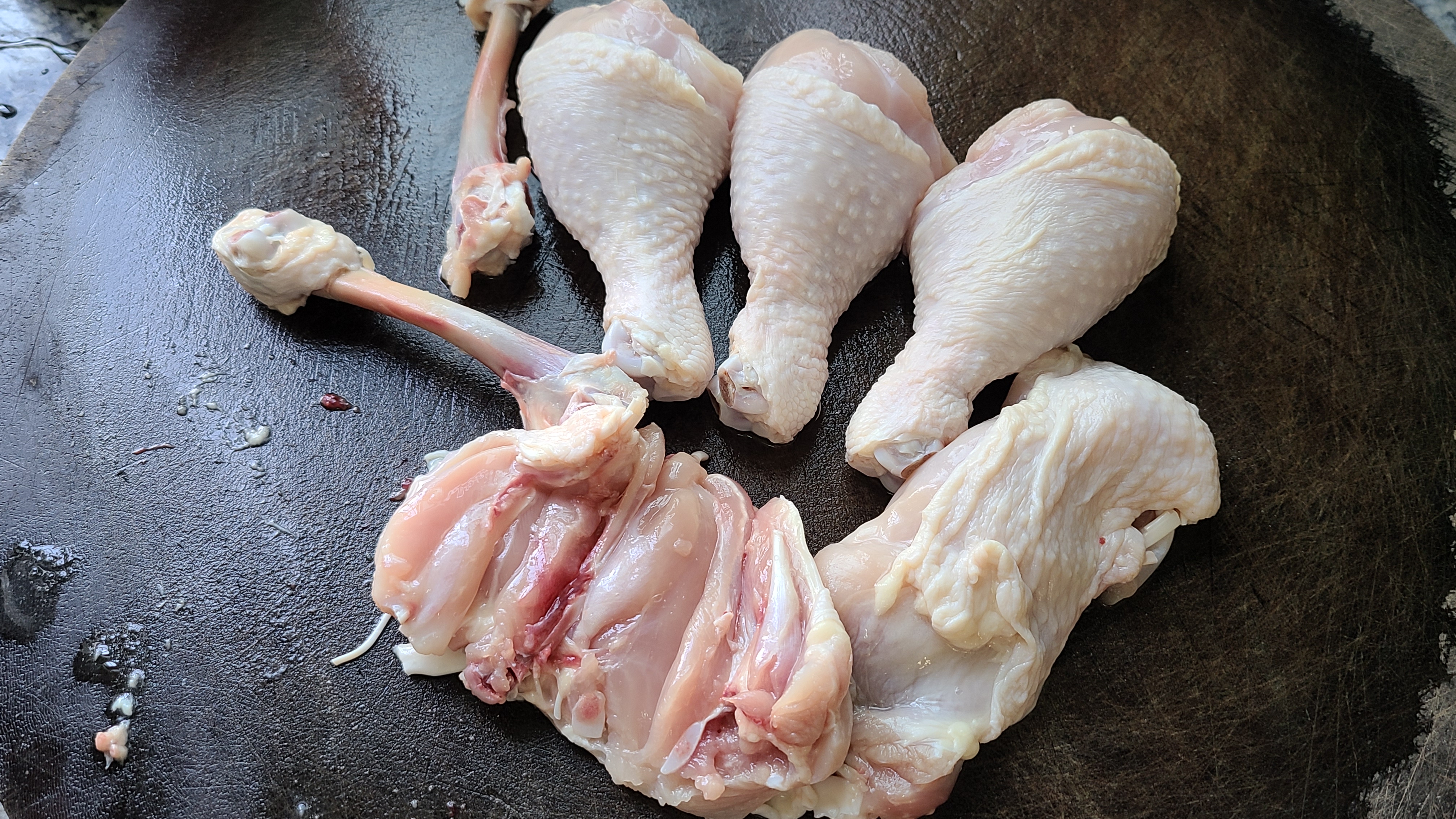 鸡腿别直接炖，广东人教我一个做法，美味好吃，每次都吃光