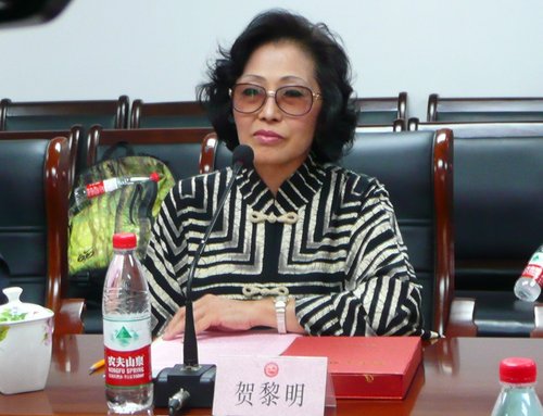 蹇先任所生的女儿红红和贺捷生;薛明生的儿子贺鹏飞,女儿贺晓明和贺